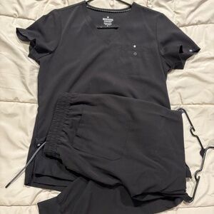 Beyond scrubs small top and small petite bottoms